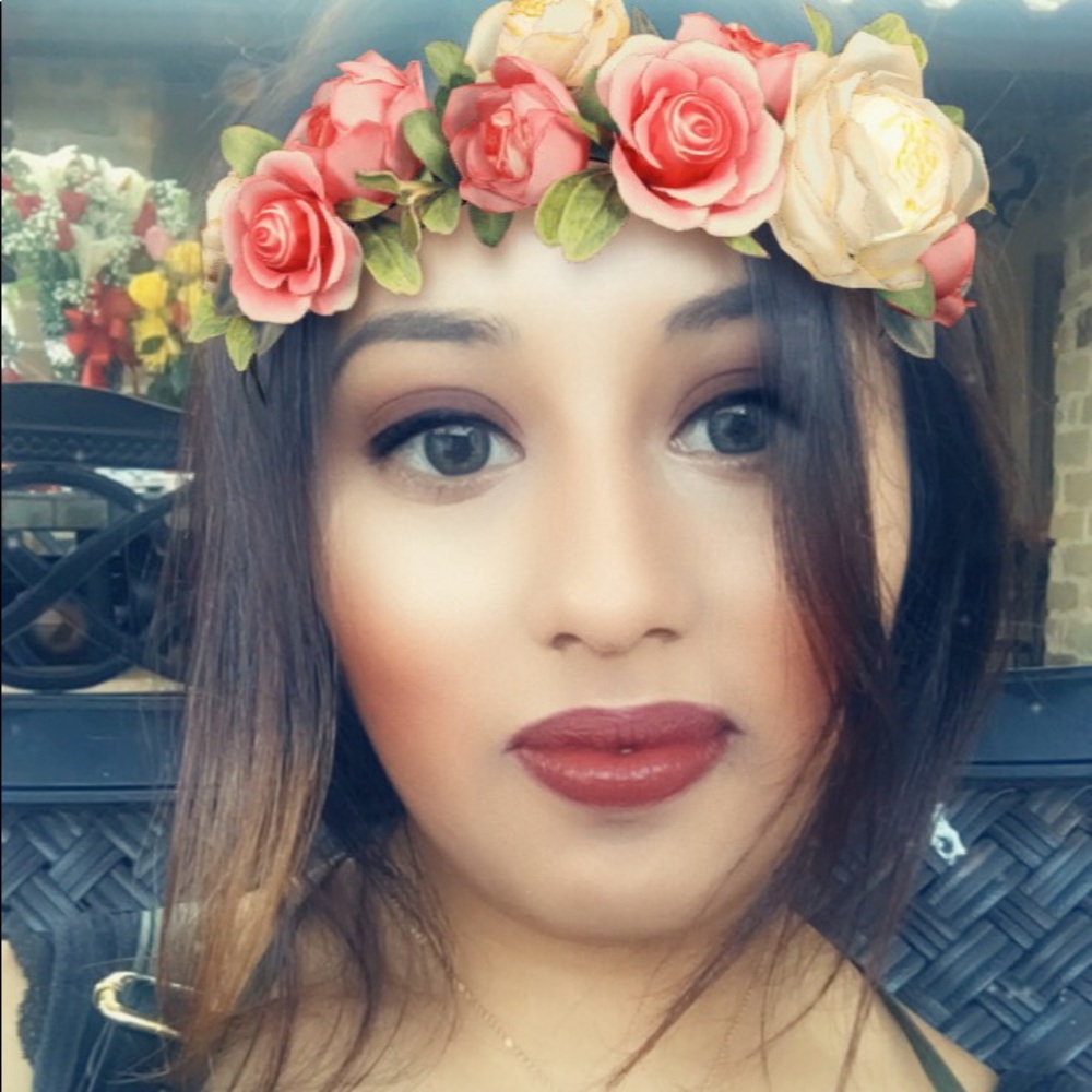 Meet your Posher, Dalia